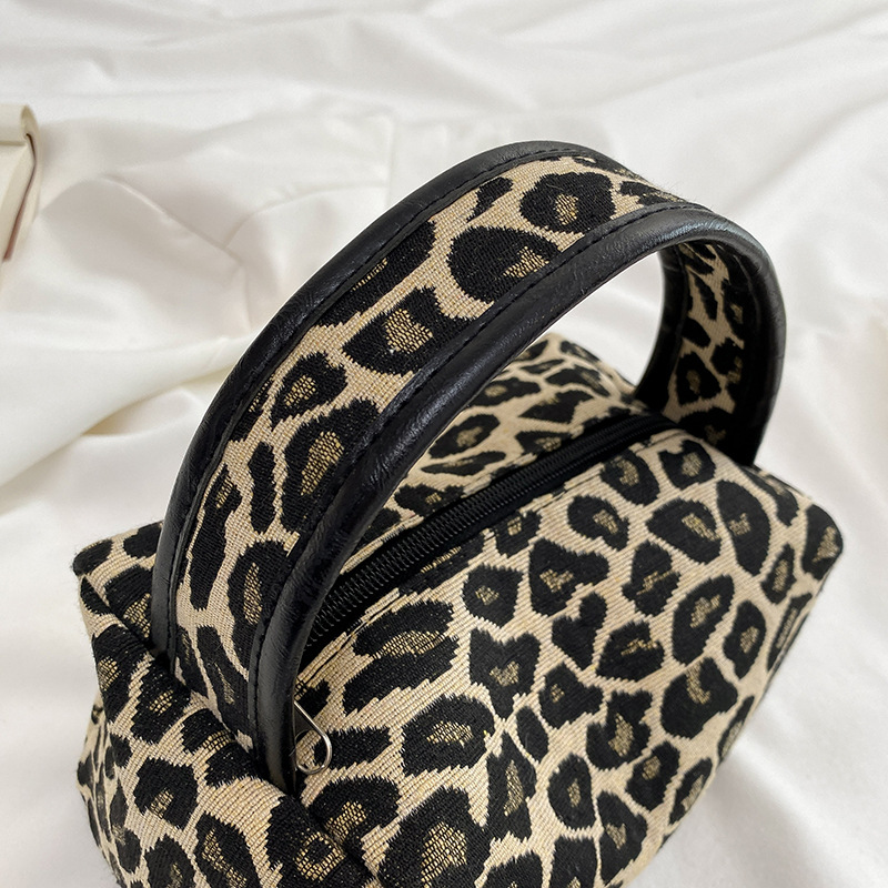 Leopard Makeup Bag Luxury  Lar - đánh giá và giá Luxury Skincare & Spa